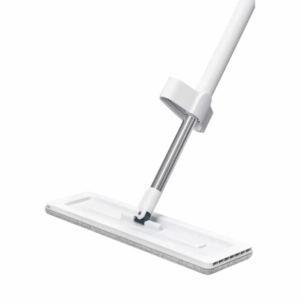 New Microfiber Wet and Dry 360-degree Flat Mop Two mop cloths made of microfibre fabric for cleaning floors in the home.