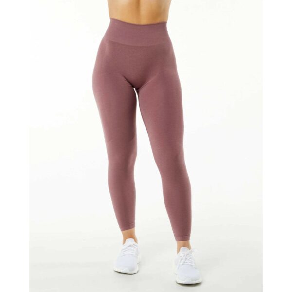 Women's Seamless Scrunch Breathable Leggings with a High Waisted Rose Design, made of 51% Polyamide, 38% Polyester, and 11% Elastane. - Image 2