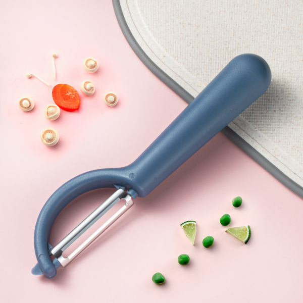 Fruit and vegetable peeler made of stainless steel with rotating blades for use in the kitchen. - Image 3