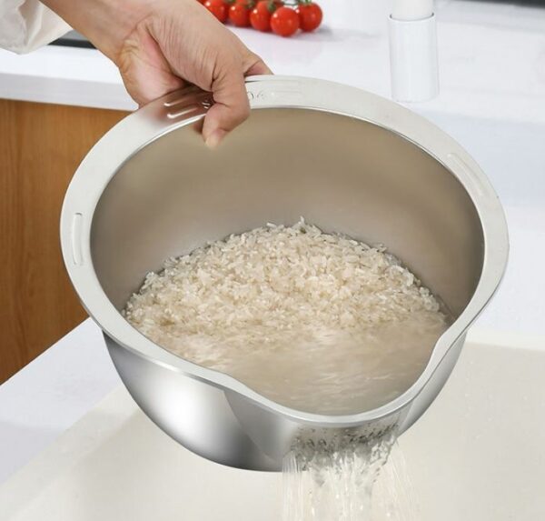 Side drainers and a stainless steel rinser For washing fruits, vegetables, and beans, use a small colander. - Image 3