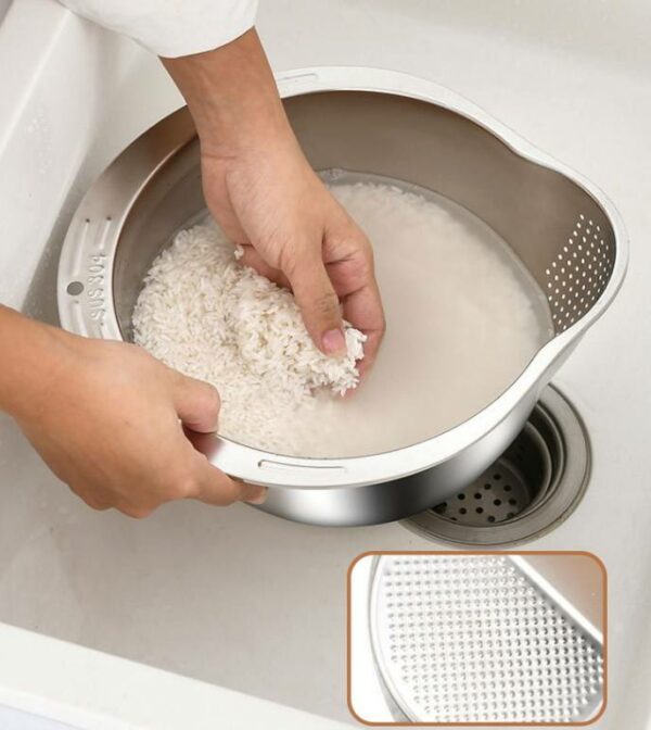 Side drainers and a stainless steel rinser For washing fruits, vegetables, and beans, use a small colander. - Image 4