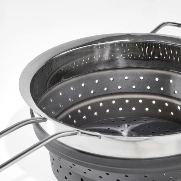 Cutting-edge, foldable silicone colander/filter with a stainless steel base that grips pasta and vegetable filters - Image 4