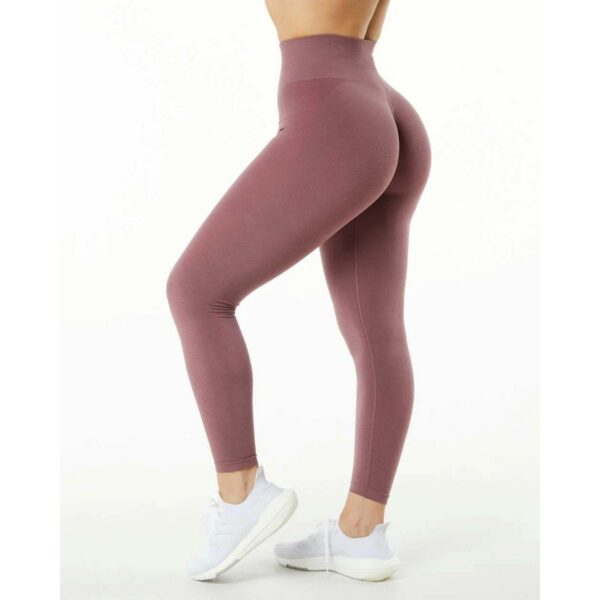 Women's Seamless Scrunch Breathable Leggings with a High Waisted Rose Design, made of 51% Polyamide, 38% Polyester, and 11% Elastane.