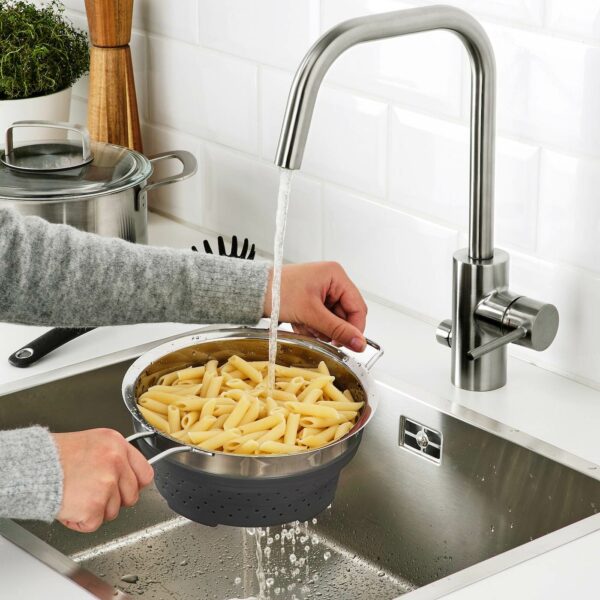 Cutting-edge, foldable silicone colander/filter with a stainless steel base that grips pasta and vegetable filters - Image 6