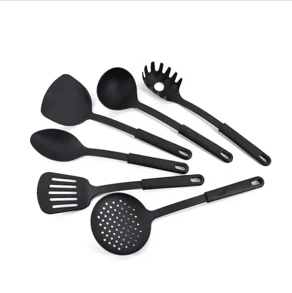 Set of plastic kitchen utensils with a PP grip