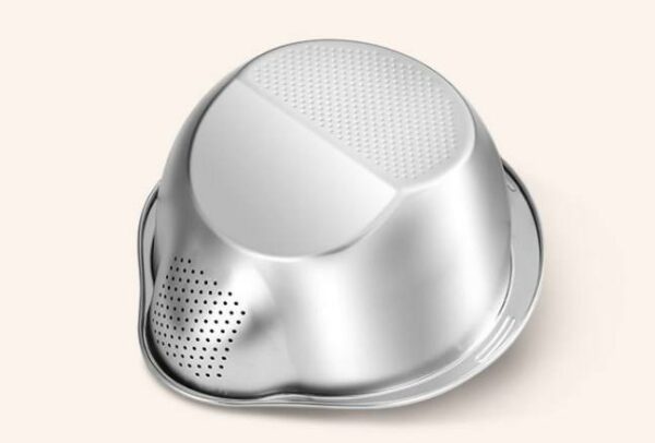 Side drainers and a stainless steel rinser For washing fruits, vegetables, and beans, use a small colander. - Image 7