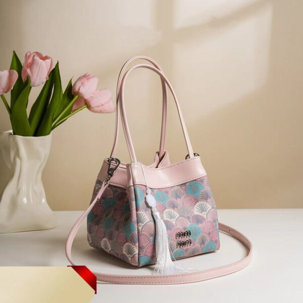 Brand-new, highly popular Chinese women's purse Single shoulder national design mini bucket bag with a crossbody small vegetable basket bag