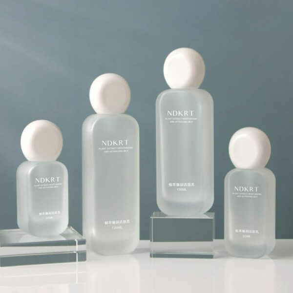 Customized Cosmetics: Transparent Spray Glass Bottles with Frosting 100ml glass cream bottle with stone stopper