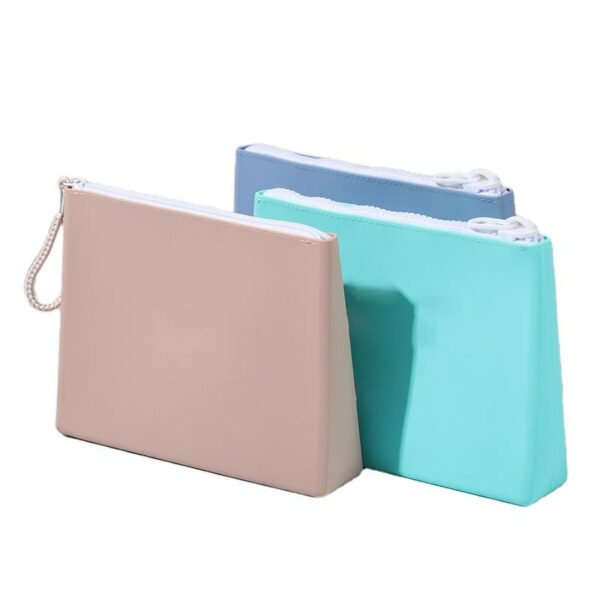 Travel-friendly, machine-washable silicone makeup bag featuring a zipper, ideal for keeping cosmetics, brushes, tools, and toiletries organized - Image 2