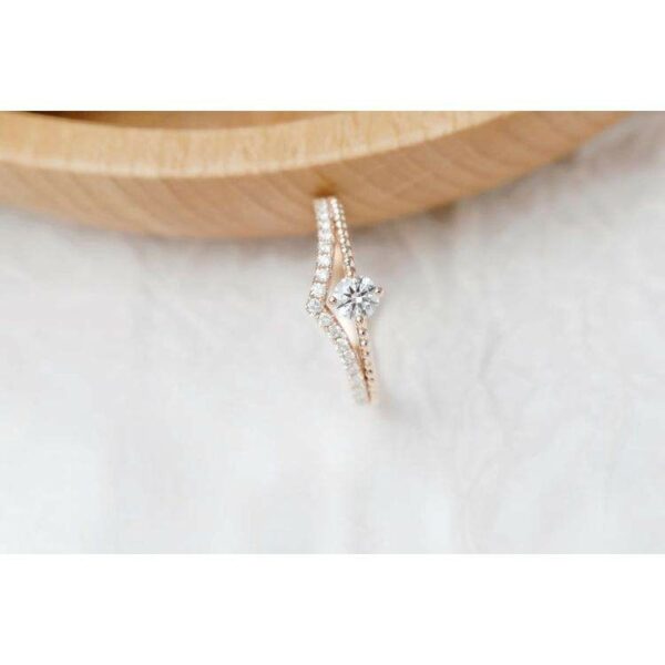 Factory Direct Sale Elegant High Grade White Gold Ring with a Classic Design and Glistening Diamonds - Image 4