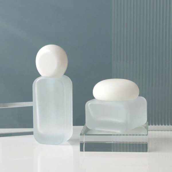 Customized Cosmetics: Transparent Spray Glass Bottles with Frosting 100ml glass cream bottle with stone stopper - Image 3