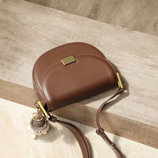 NEW trends in designer clothing Crossbody bag on the shoulder Ladies' saddle bags made of real leather - Image 4