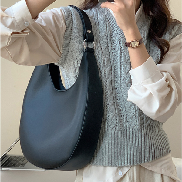 factory-wide flash sale latest styles in women's handbags Women's half moon armpit shoulder bags 