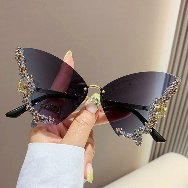 Solbriller's new butterfly-shaped diamond-rimless sunglasses are perfect for any fashion-forward woman with a bold and glamorous style. - Image 4