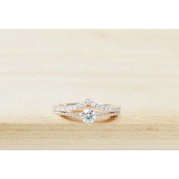 Factory Direct Sale Elegant High Grade White Gold Ring with a Classic Design and Glistening Diamonds - Image 6