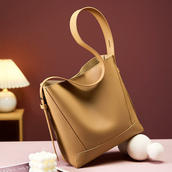 Women's Real Leather Crossbody Bag with Versatile Large Capacity Shoulder Commuting Bucket Bag Fashion for Spring/Summer - Image 6