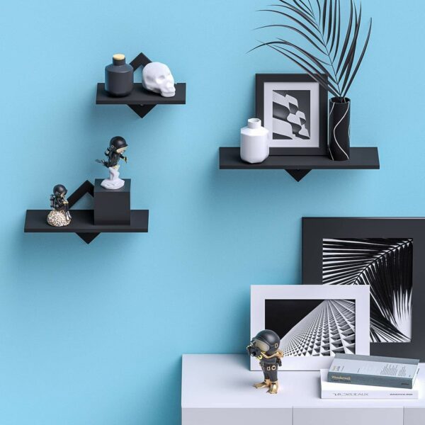 The three-piece KD wall shelf set is a sturdy wooden floating shelf that is ideal for use in living rooms, bedrooms, hallways, and kitchens.